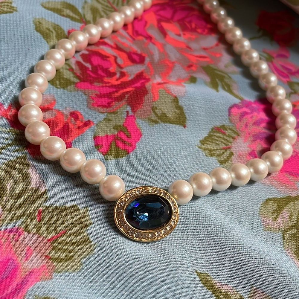 Marvella Vintage Oval Sapphire Halo Rhinestone Pearl Necklace w/Backdrop Pearls
